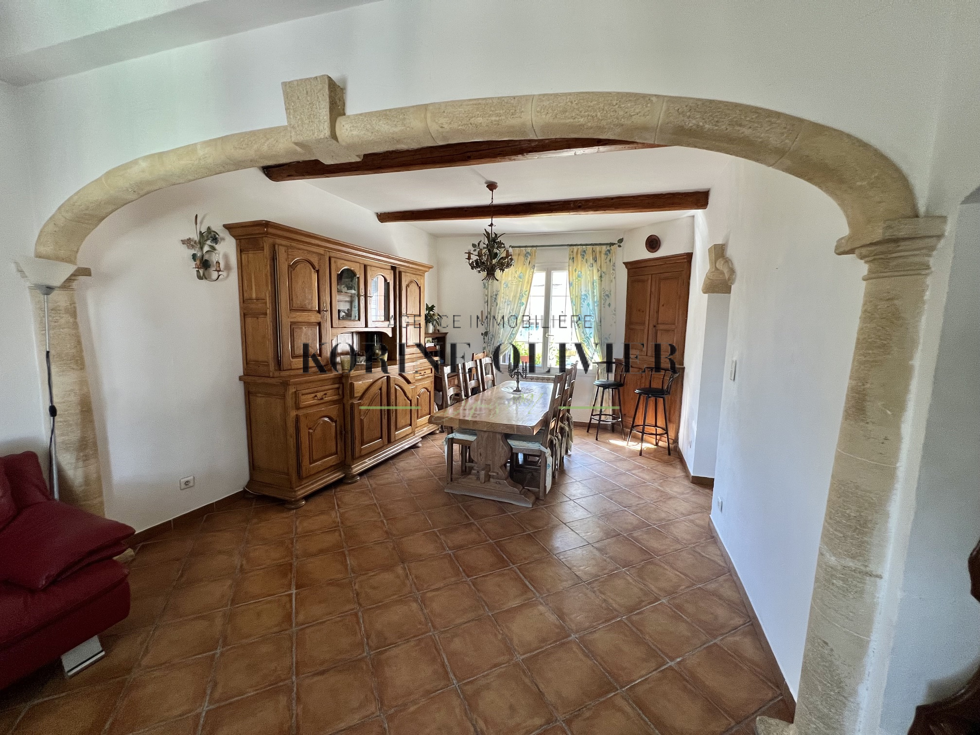 CABRIES : Charmante maison de village avec terrasse